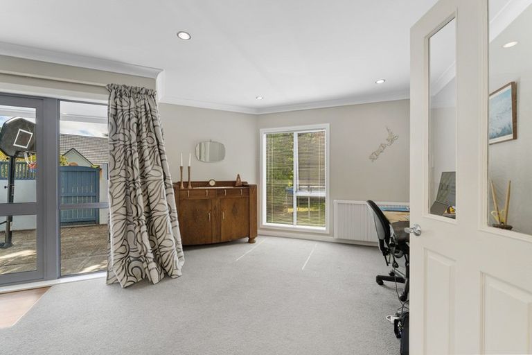 Photo of property in 40 Joseph Banks Drive, Whitby, Porirua, 5024