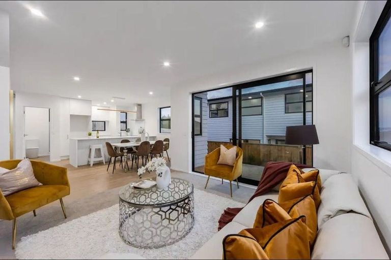 Photo of property in 5/71 West Coast Road, Glen Eden, Auckland, 0602