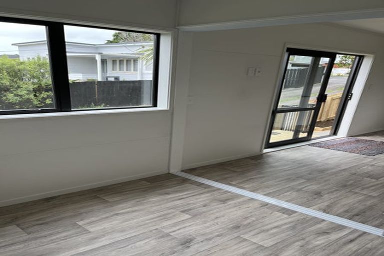 Photo of property in 46 Newington Road, Henderson, Auckland, 0612