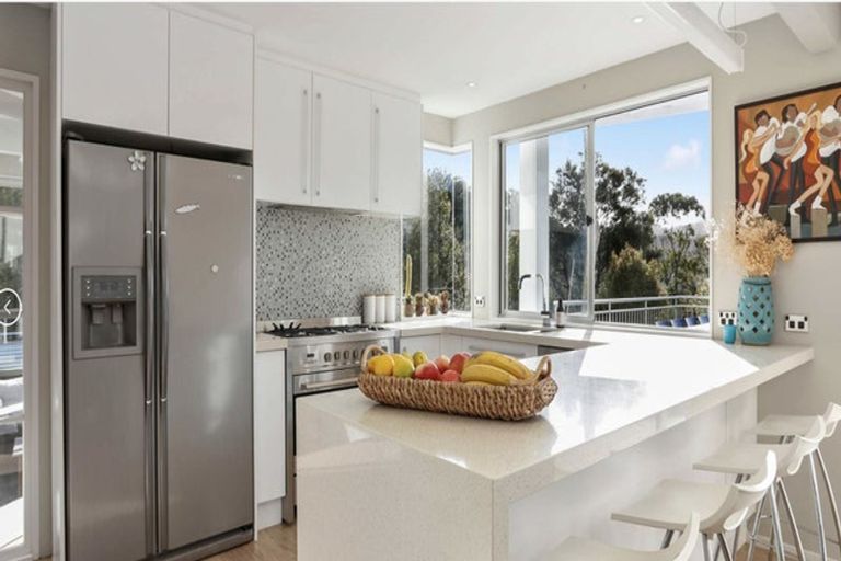 Photo of property in 4 Helios Place, Titirangi, Auckland, 0604