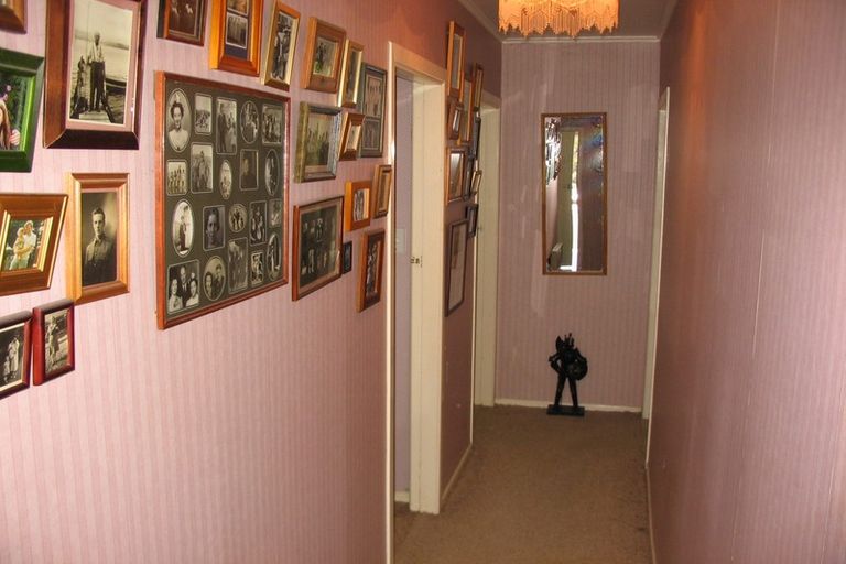 Photo of property in 26 Holmes Grove, Naenae, Lower Hutt, 5011