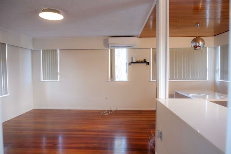 Photo of property in 9b Harrington Road, Henderson, Auckland, 0610