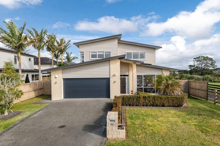 Photo of property in 42 Laurel Oak Drive, Schnapper Rock, Auckland, 0632