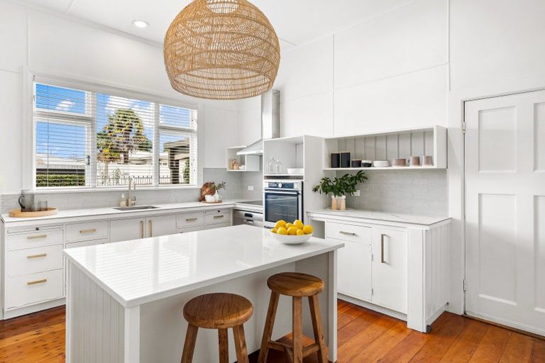 Photo of property in 45 Napier Terrace, Hospital Hill, Napier, 4110