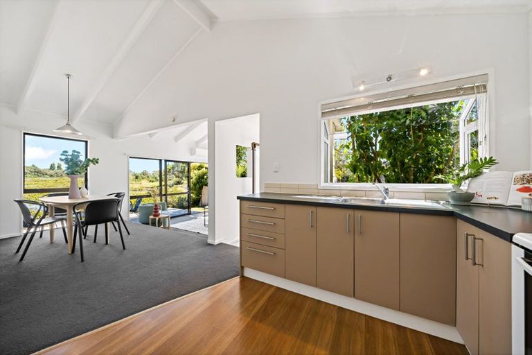 Photo of property in 40 Queen Mary Avenue, New Lynn, Auckland, 0600