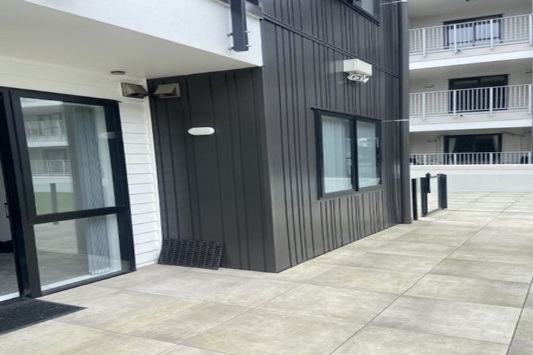 Photo of property in 1/11 Carlos Drive, Flat Bush, Auckland, 2016