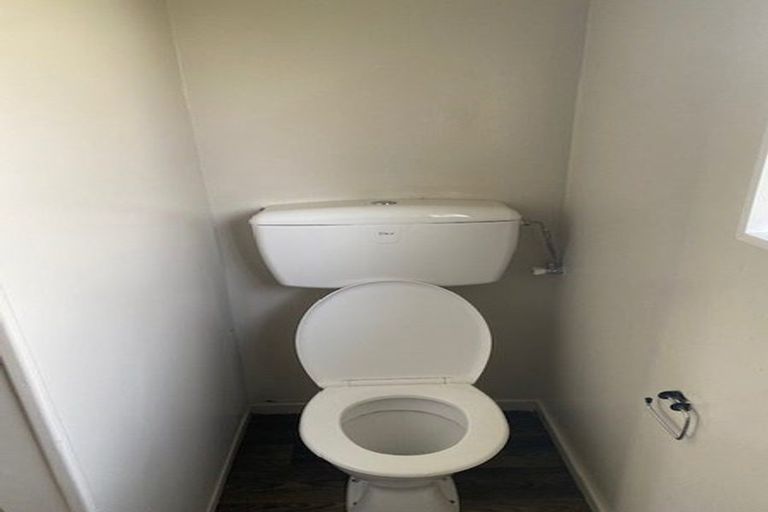 Photo of property in 1/86 Birkdale Road, Birkdale, Auckland, 0626