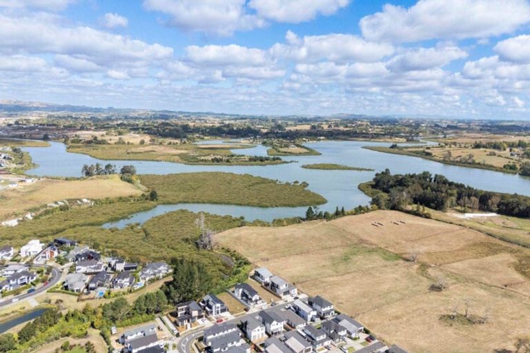 Photo of property in 8 Fjord Way, Karaka, Papakura, 2113