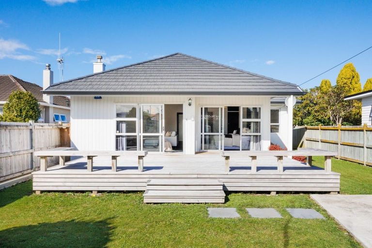 Photo of property in 18 East Street, Terrace End, Palmerston North, 4410