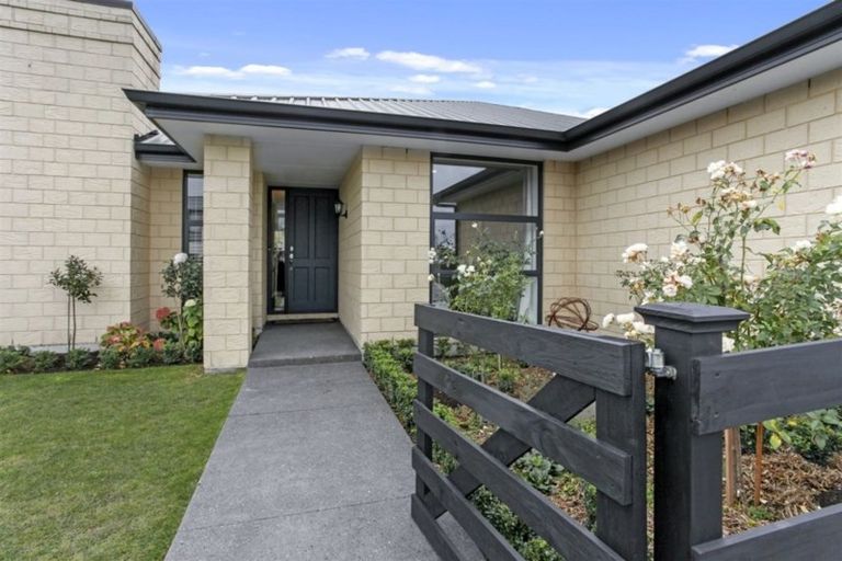 Photo of property in 11 O'rourke Place, Casebrook, Christchurch, 8051