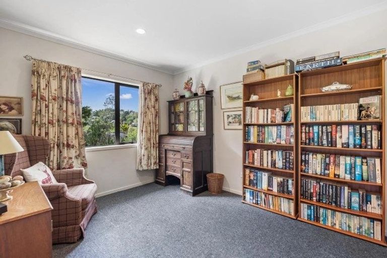 Photo of property in 15 Kokako Place, Horahora, Whangarei, 0110