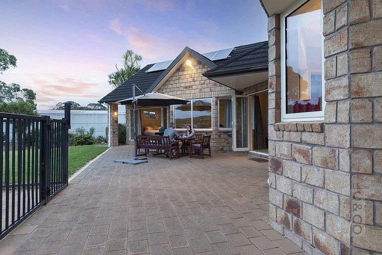 Photo of property in 17 Deacon Road, Riverhead, Kumeu, 0892