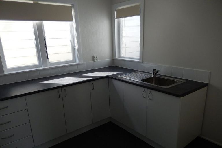 Photo of property in 102 Kilbirnie Crescent, Kilbirnie, Wellington, 6022