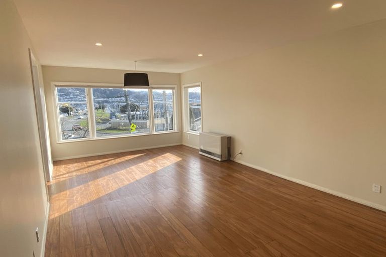 Photo of property in 5 Lonsdale Crescent, Rongotai, Wellington, 6022