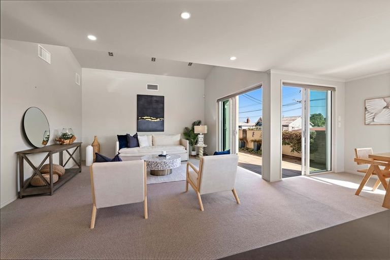 Photo of property in 81 Hine Street, New Plymouth, 4310
