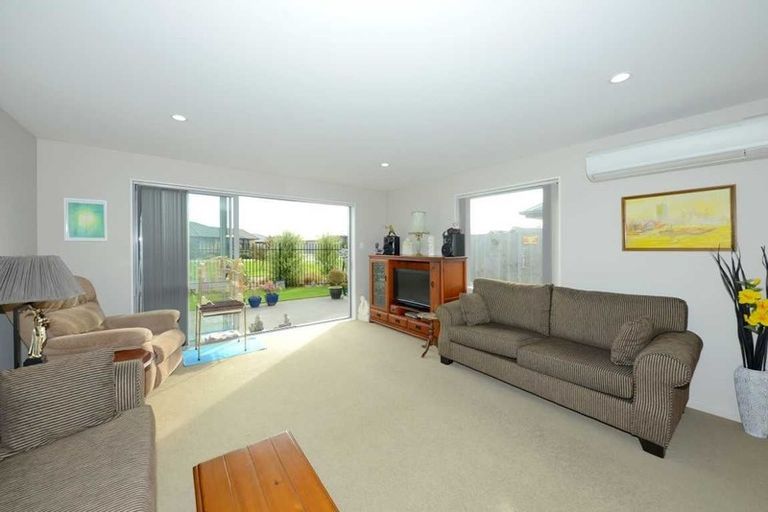 Photo of property in 11 Dunaverty Place, Broomfield, Christchurch, 8042