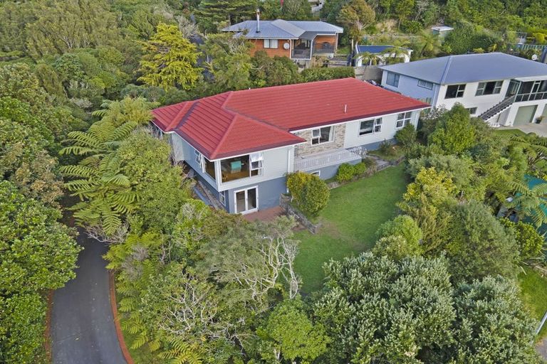 Photo of property in 13 Wilmshurst Place, Tawa, Wellington, 5028