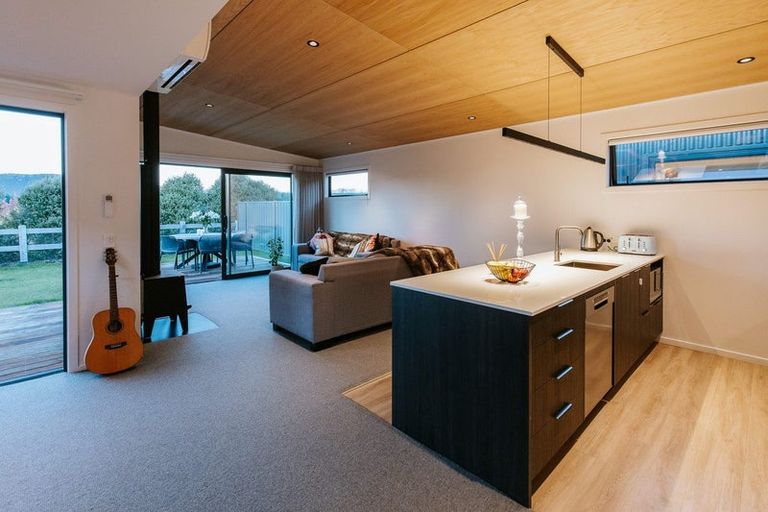 Photo of property in 32 Burbank Road, Wanaka, 9382