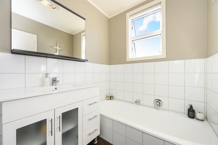 Photo of property in 12 Armagh Terrace, Marton, 4710