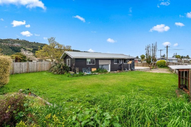 Photo of property in 22 Fenruss Street, Fairy Springs, Rotorua, 3015