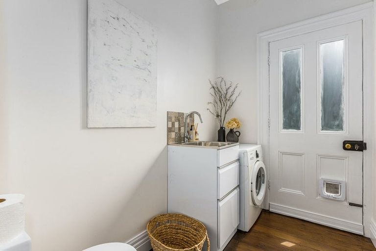 Photo of property in 2 Castlemaine Close, Karori, Wellington, 6012