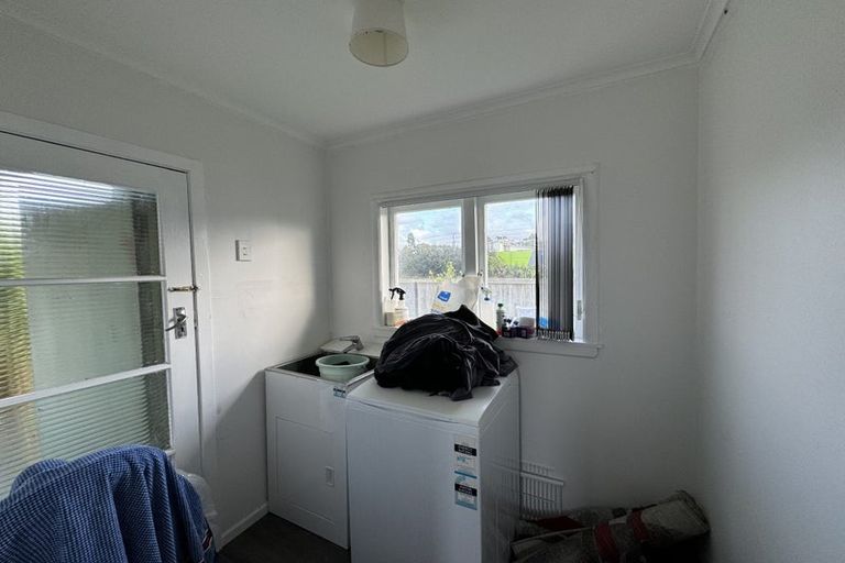 Photo of property in 9 Huruhuru Road, Massey, Auckland, 0614