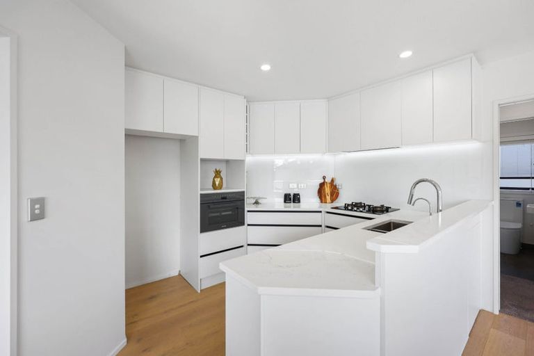 Photo of property in 2/30 Eastern Beach Road, Eastern Beach, Auckland, 2012