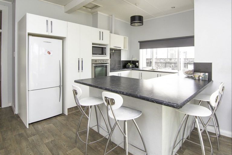 Photo of property in 36 Shamrock Street, Takaro, Palmerston North, 4412
