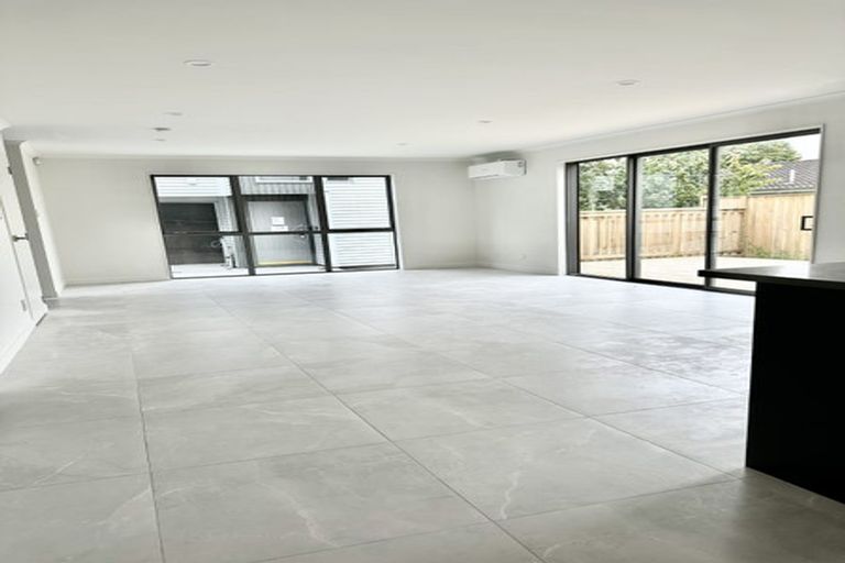 Photo of property in 8/11 Celeste Place, Totara Vale, Auckland, 0627