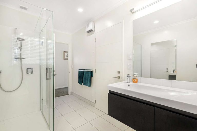 Photo of property in 39 Waikawa Road, Picton, 7220