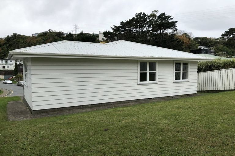 Photo of property in 75 Kenmore Street, Newlands, Wellington, 6037