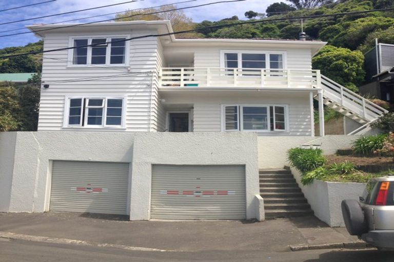 Photo of property in 168 Sutherland Road, Lyall Bay, Wellington, 6022