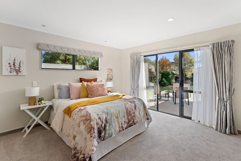 Photo of property in 98 Guildford Drive, Paraparaumu Beach, Paraparaumu, 5032