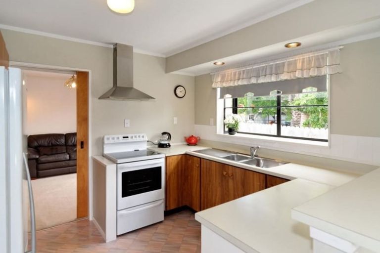 Photo of property in 8 Fathom Place, Te Atatu Peninsula, Auckland, 0610