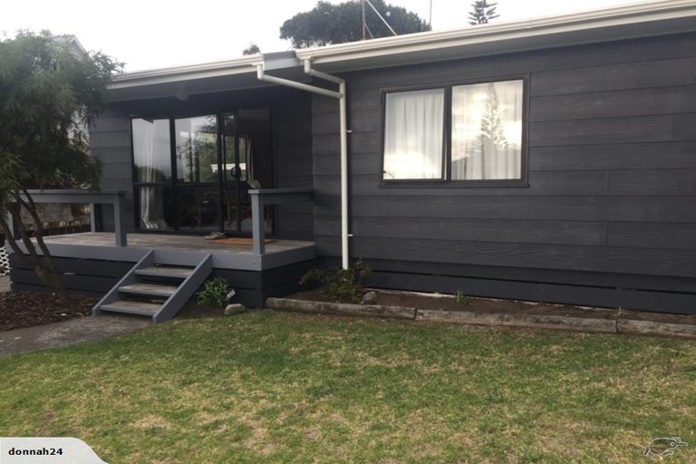 Photo of property in 3a Campion Road, Waikanae Beach, Waikanae, 5036