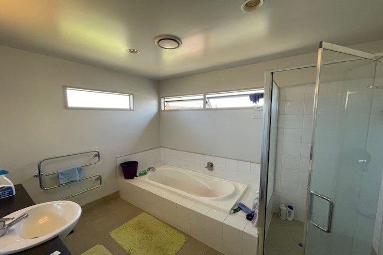 Photo of property in 2/16 Tobruk Crescent, Milford, Auckland, 0620