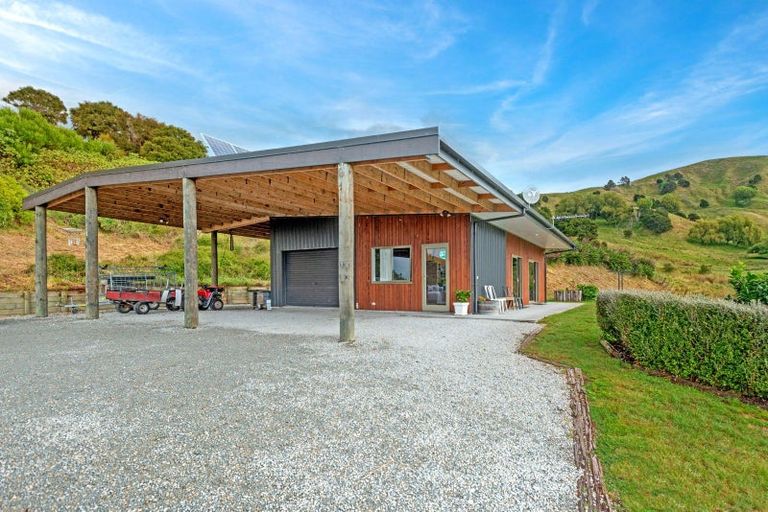 Photo of property in 1266 Wharerata Road, Muriwai, Manutuke, 4072