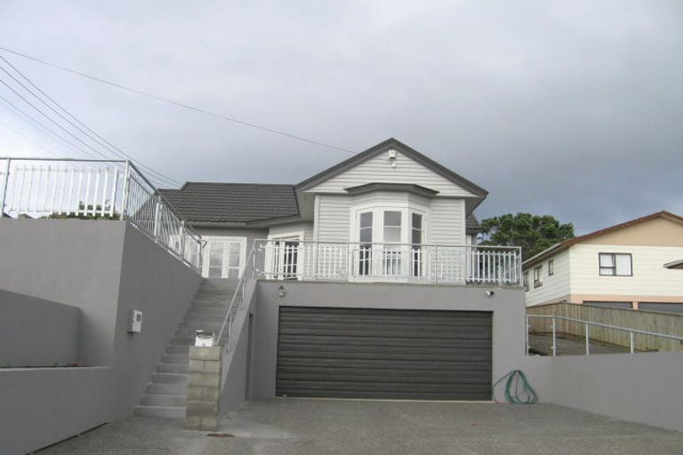 Photo of property in 6 Hindmarsh Street, Johnsonville, Wellington, 6037