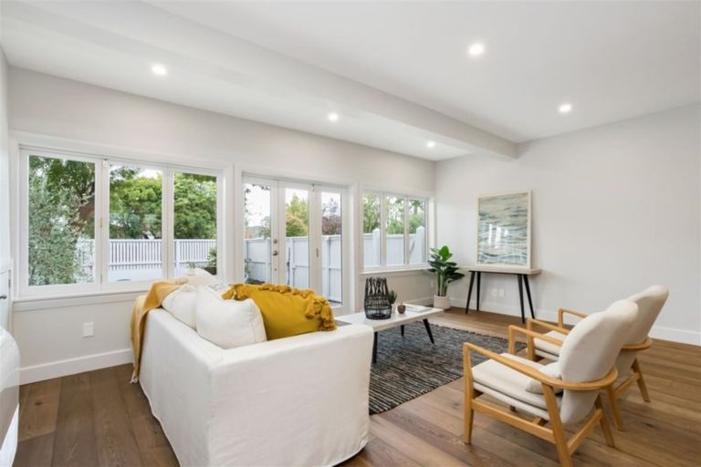 Photo of property in 32 Hawkesbury Avenue, St Albans, Christchurch, 8014