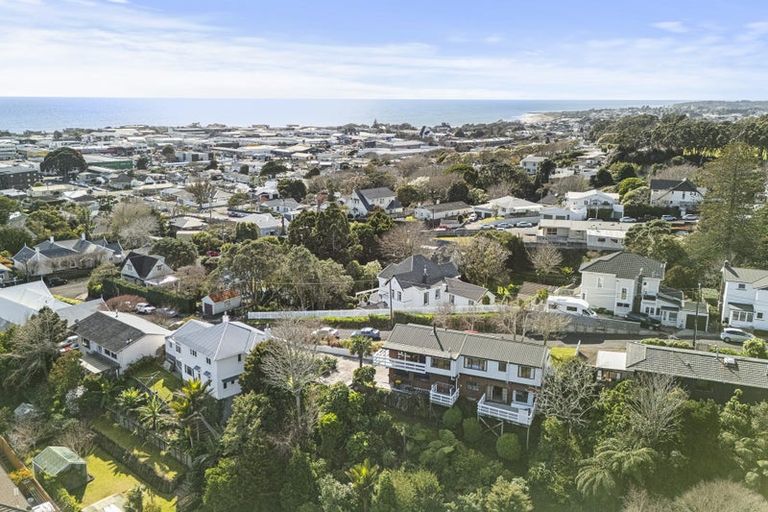 Photo of property in 10 Ridge Lane, New Plymouth, 4310