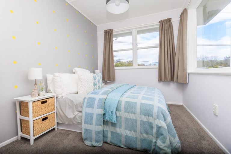 Photo of property in 64 Mark Avenue, Paparangi, Wellington, 6037