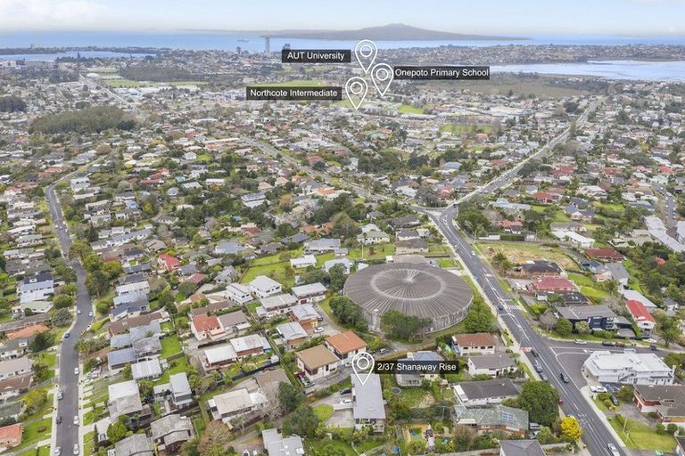 Photo of property in 2/37 Shanaway Rise, Hillcrest, Auckland, 0627