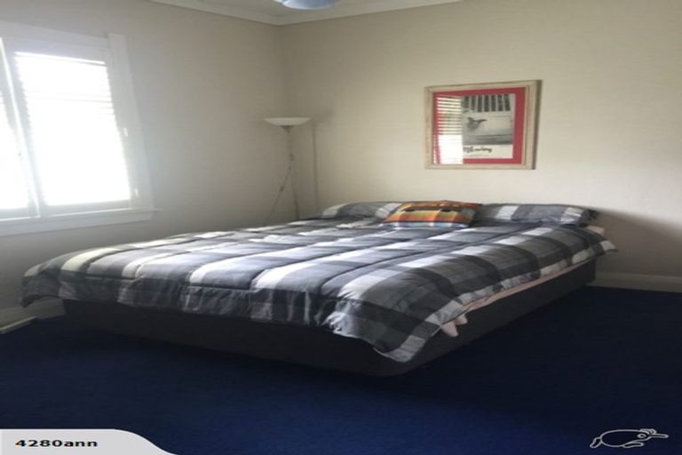 Photo of property in 139 Vauxhall Road, Narrow Neck, Auckland, 0624