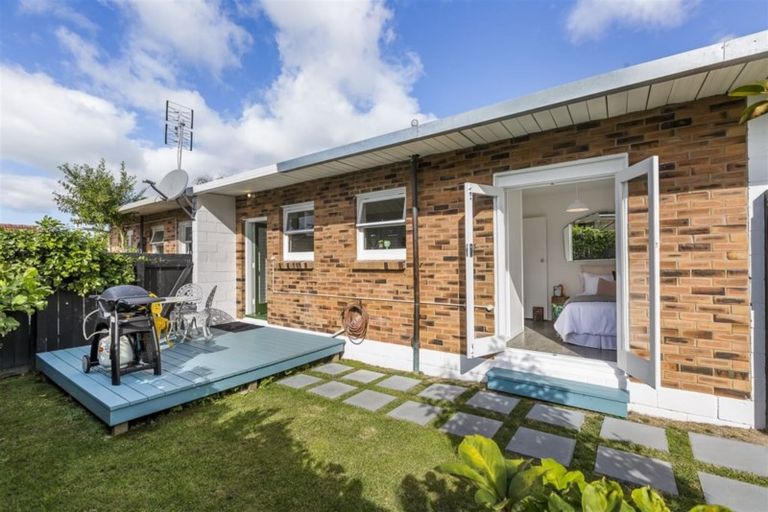 Photo of property in 2/783 Te Atatu Road, Te Atatu Peninsula, Auckland, 0610
