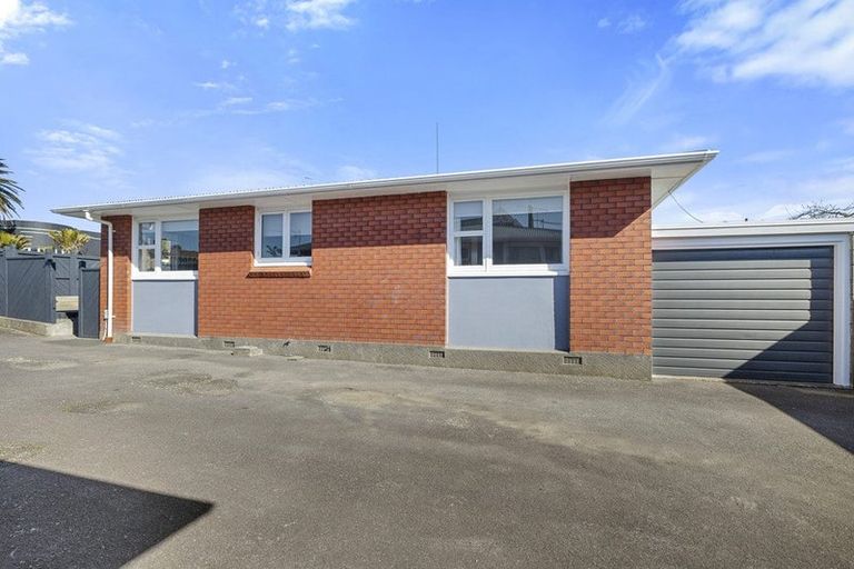 Photo of property in 1/306 Devon Street West, New Plymouth, 4310