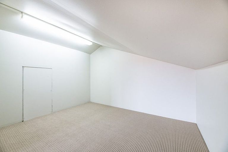 Photo of property in 71 Hutchinson Avenue, New Lynn, Auckland, 0600