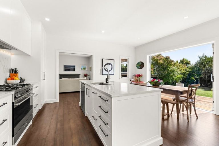Photo of property in 15 Gillean Street, Havelock North, 4130