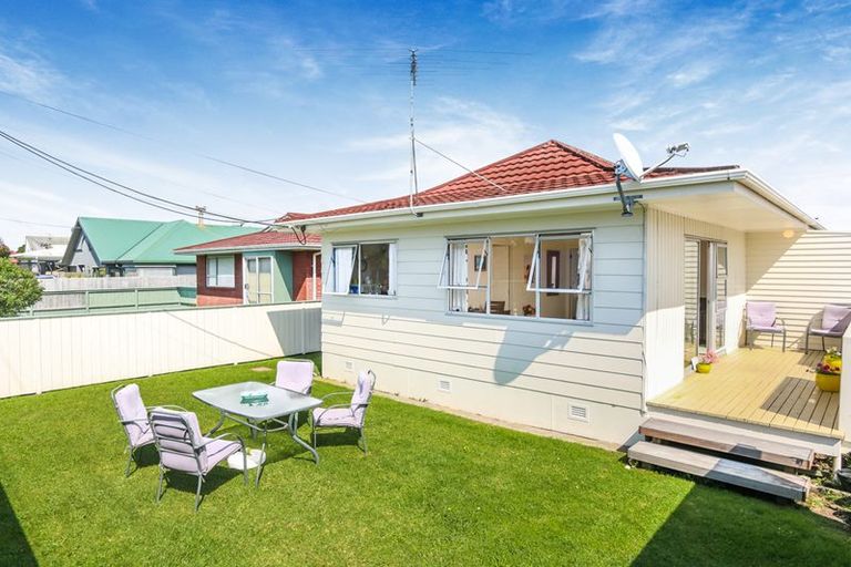Photo of property in 1/46 Hatton Road, Orewa, 0931