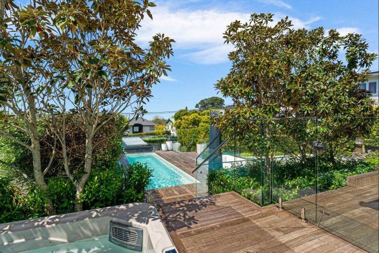 Photo of property in 8 Alfred Street, Northcote Point, Auckland, 0627