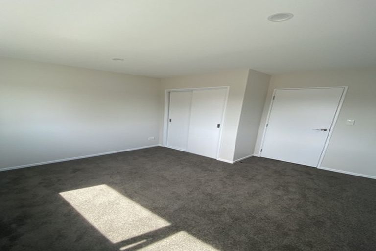 Photo of property in 32a Tupaki Place, Pakuranga Heights, Auckland, 2010